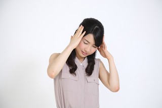 悩む女性.jpg